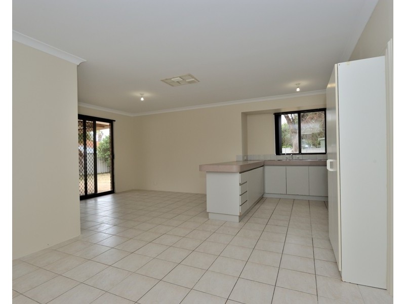 15 Chittering Place, Cooloongup WA 6168