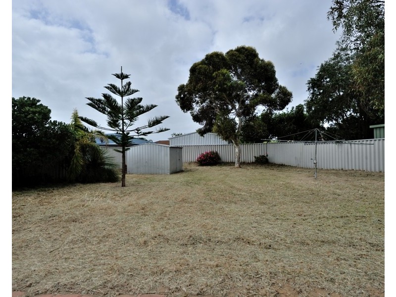 15 Chittering Place, Cooloongup WA 6168