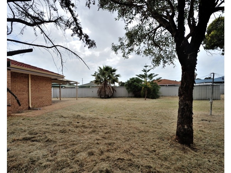 15 Chittering Place, Cooloongup WA 6168