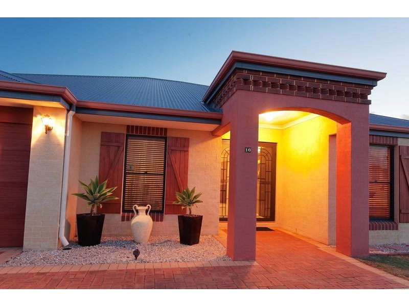 16 Alexandria Follow, Success WA 6164