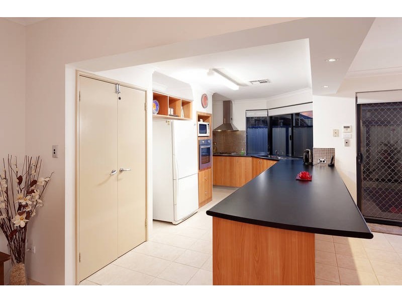 16 Alexandria Follow, Success WA 6164