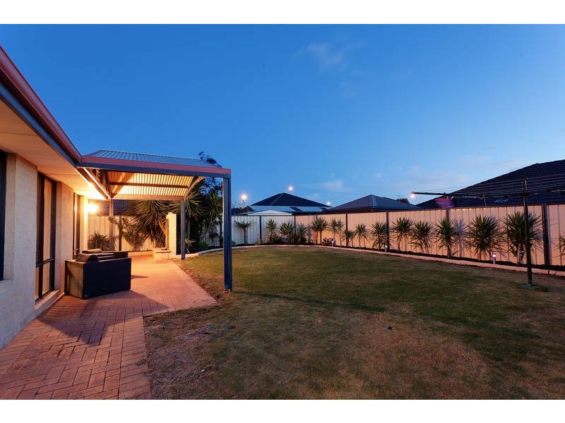 16 Alexandria Follow, Success WA 6164