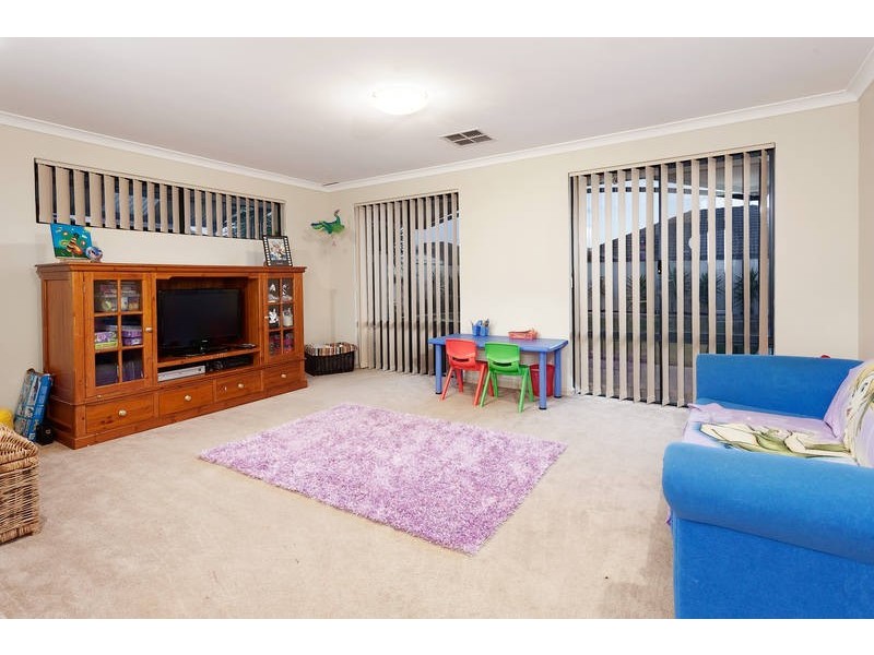 16 Alexandria Follow, Success WA 6164