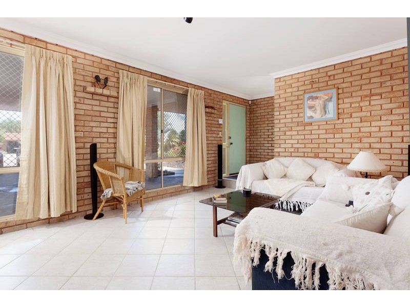 39 Magnolia Gardens, Yangebup WA 6164