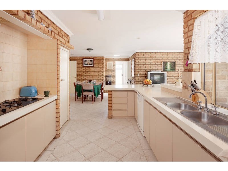 39 Magnolia Gardens, Yangebup WA 6164