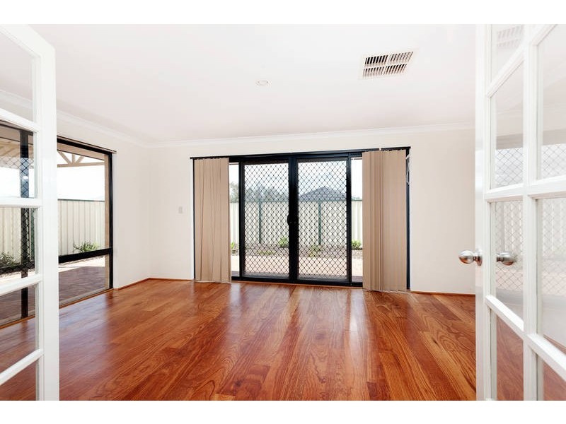 6 Wakehurst Loop, Success WA 6164
