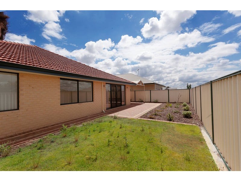 6 Wakehurst Loop, Success WA 6164