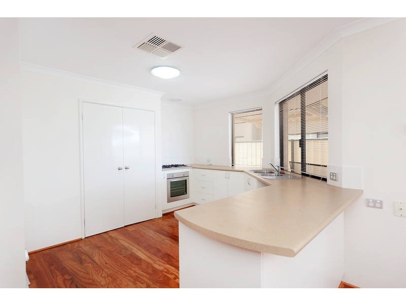 6 Wakehurst Loop, Success WA 6164
