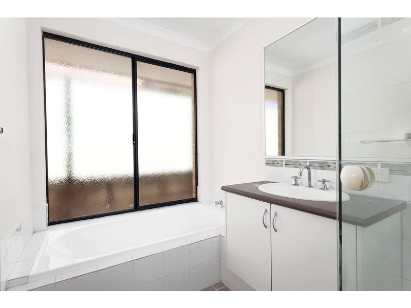 6 Wakehurst Loop, Success WA 6164