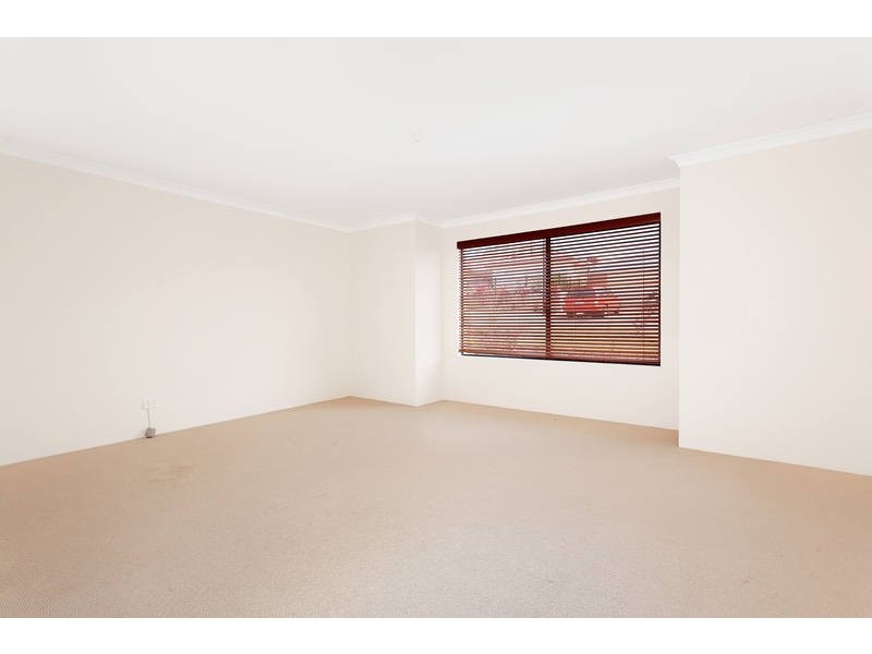 6 Wakehurst Loop, Success WA 6164