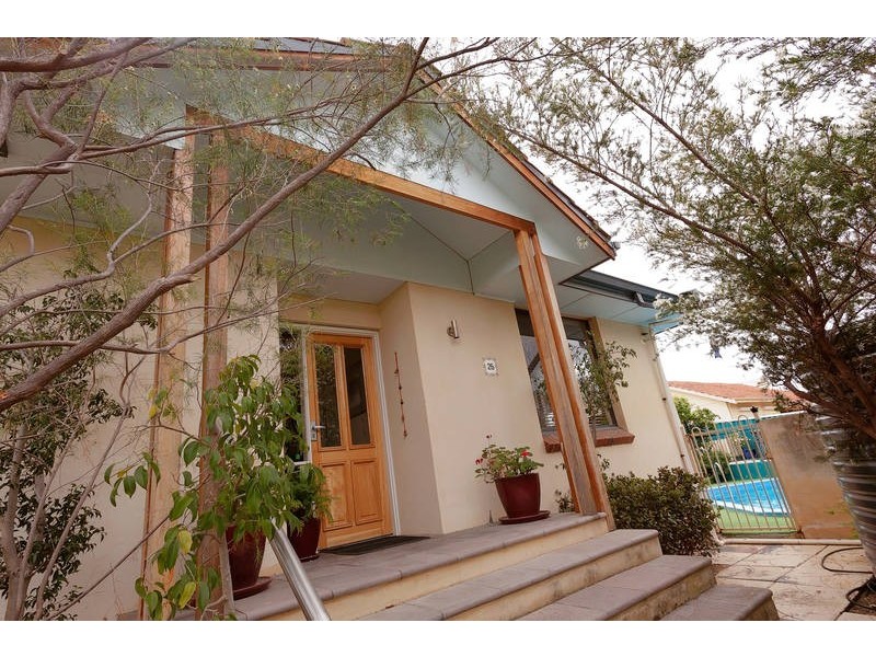 25 Bromley Road, Hilton WA 6163