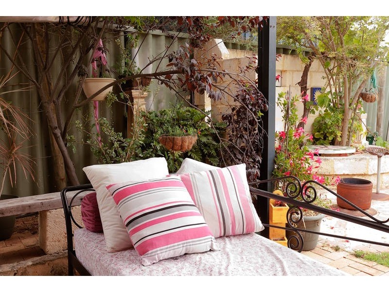 25 Bromley Road, Hilton WA 6163