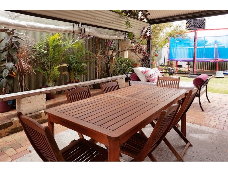 25 Bromley Road, Hilton WA 6163