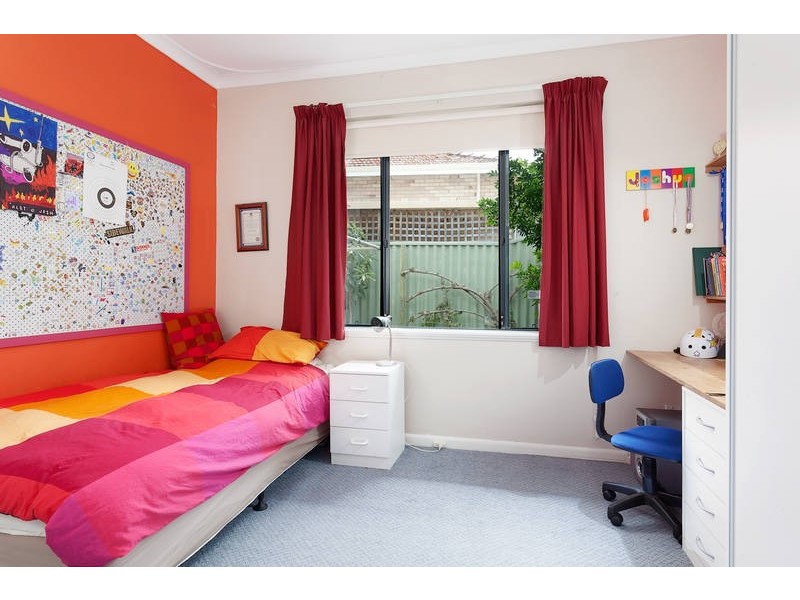 25 Bromley Road, Hilton WA 6163