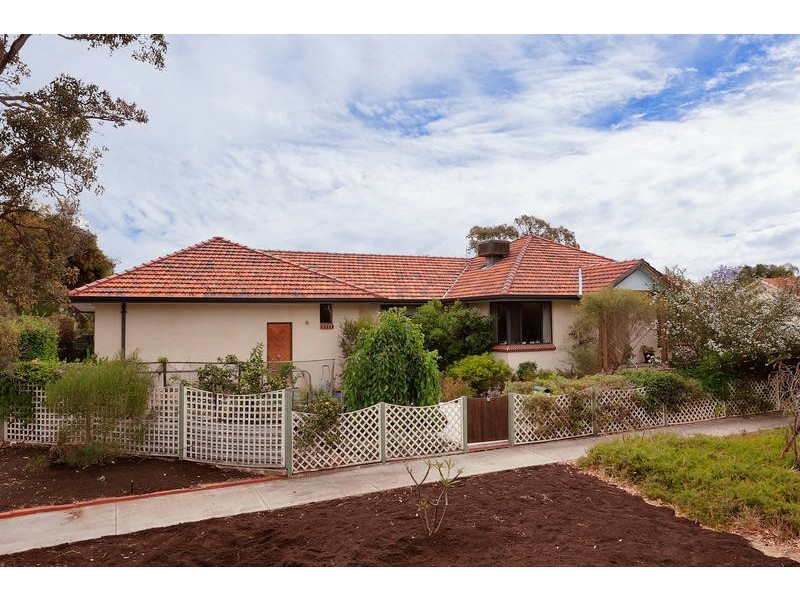 25 Bromley Road, Hilton WA 6163