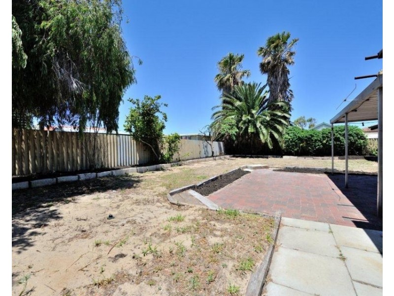 4 Arctic Close, Waikiki WA 6169