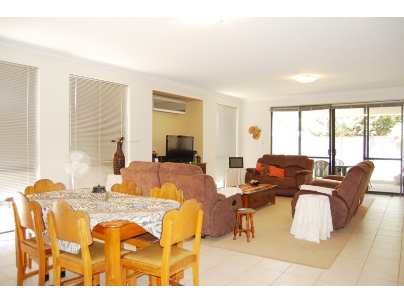 8 Lakeside Vista, Waikiki WA 6169