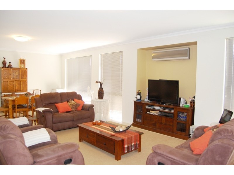 8 Lakeside Vista, Waikiki WA 6169