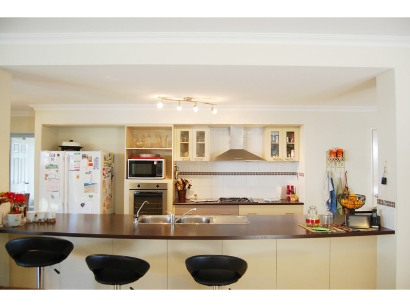 8 Lakeside Vista, Waikiki WA 6169