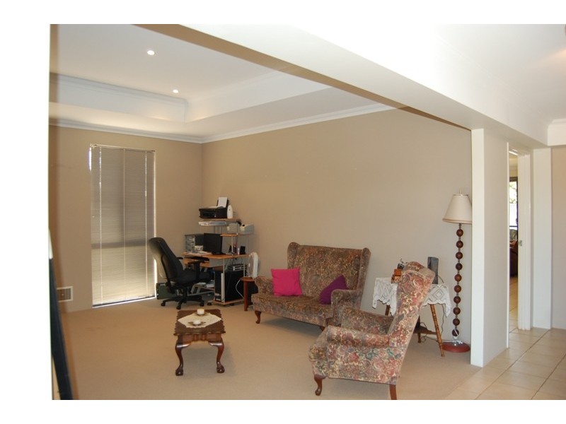 8 Lakeside Vista, Waikiki WA 6169