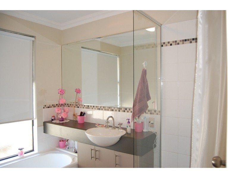 8 Lakeside Vista, Waikiki WA 6169