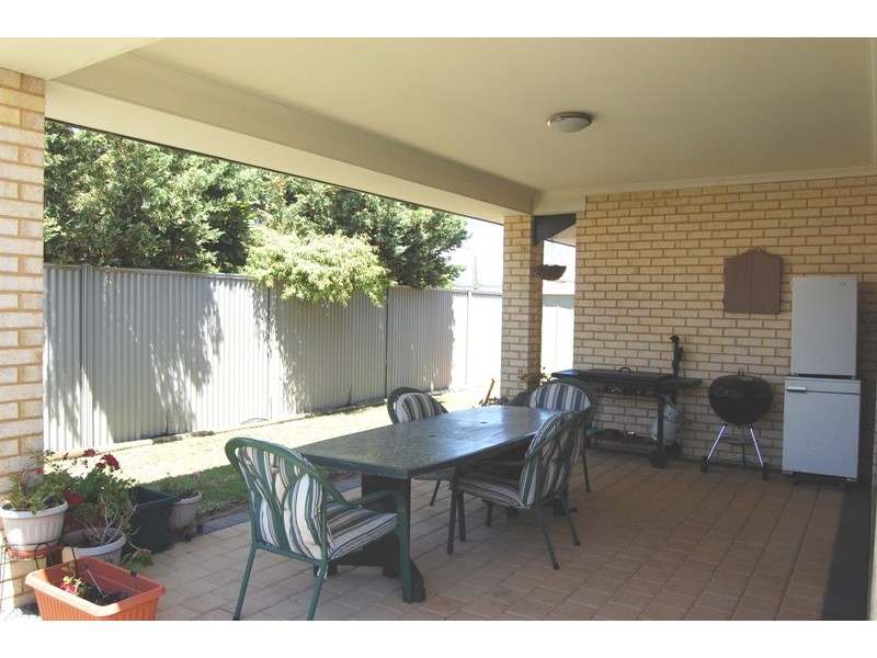 8 Lakeside Vista, Waikiki WA 6169