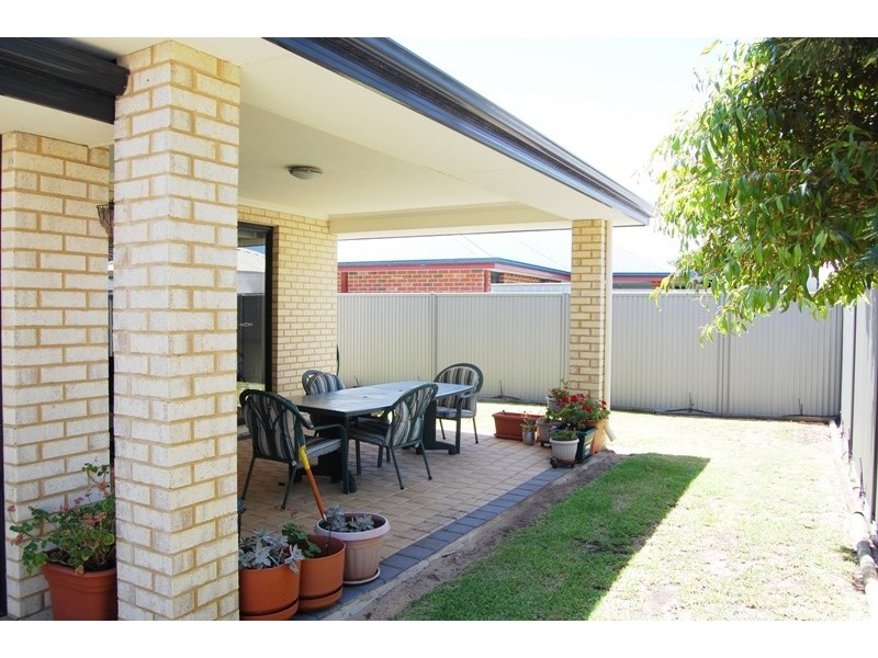 8 Lakeside Vista, Waikiki WA 6169