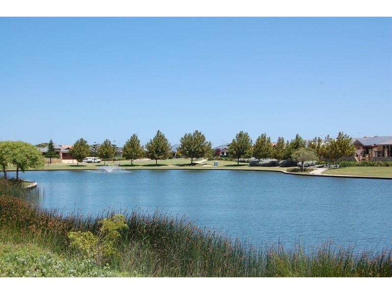 8 Lakeside Vista, Waikiki WA 6169