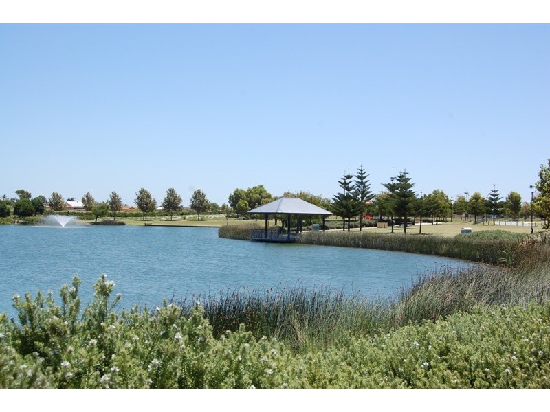 8 Lakeside Vista, Waikiki WA 6169