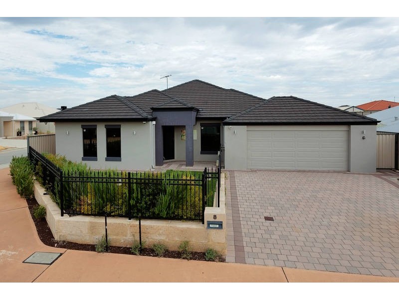 8 Weymouth Road, Aubin Grove WA 6164