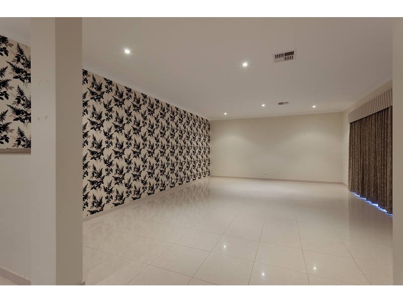 8 Weymouth Road, Aubin Grove WA 6164