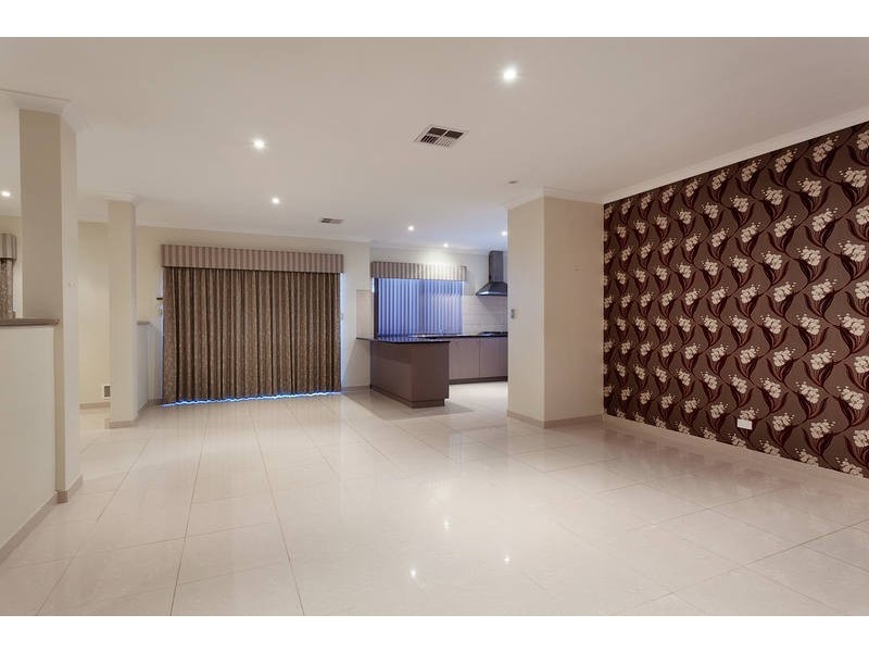 8 Weymouth Road, Aubin Grove WA 6164