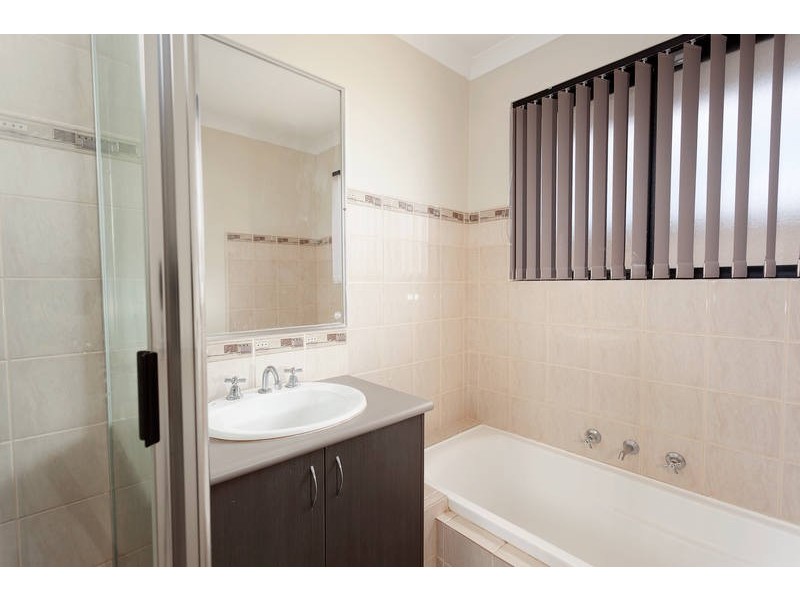 8 Weymouth Road, Aubin Grove WA 6164