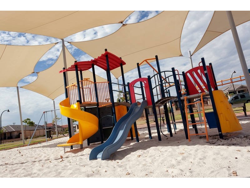 8 Weymouth Road, Aubin Grove WA 6164