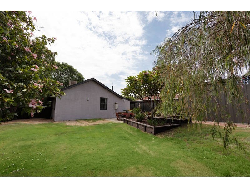 33 Archidamus Road, Coolbellup WA 6163
