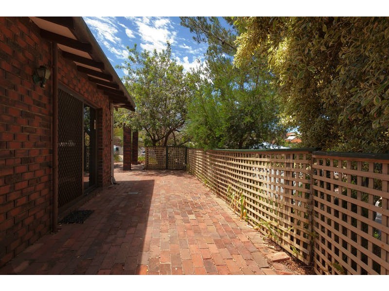 1 Lakeview Place, Bibra Lake WA 6163