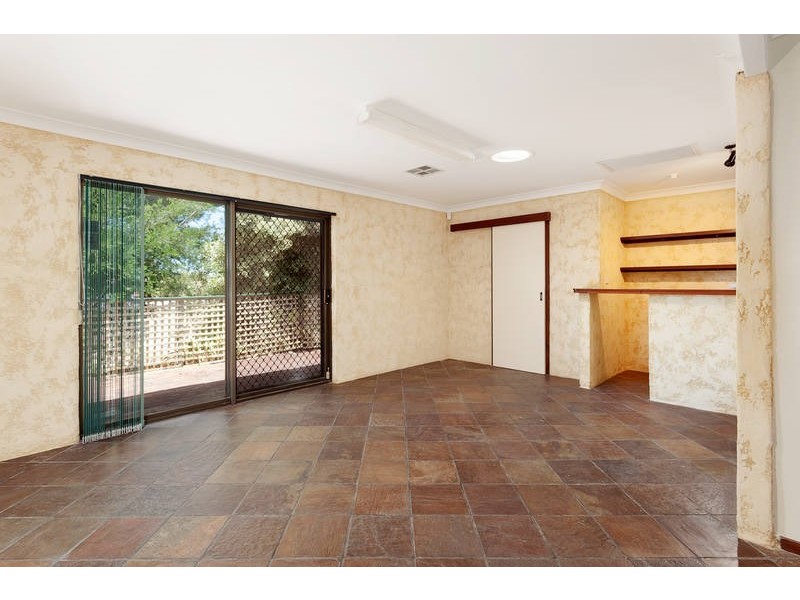 1 Lakeview Place, Bibra Lake WA 6163