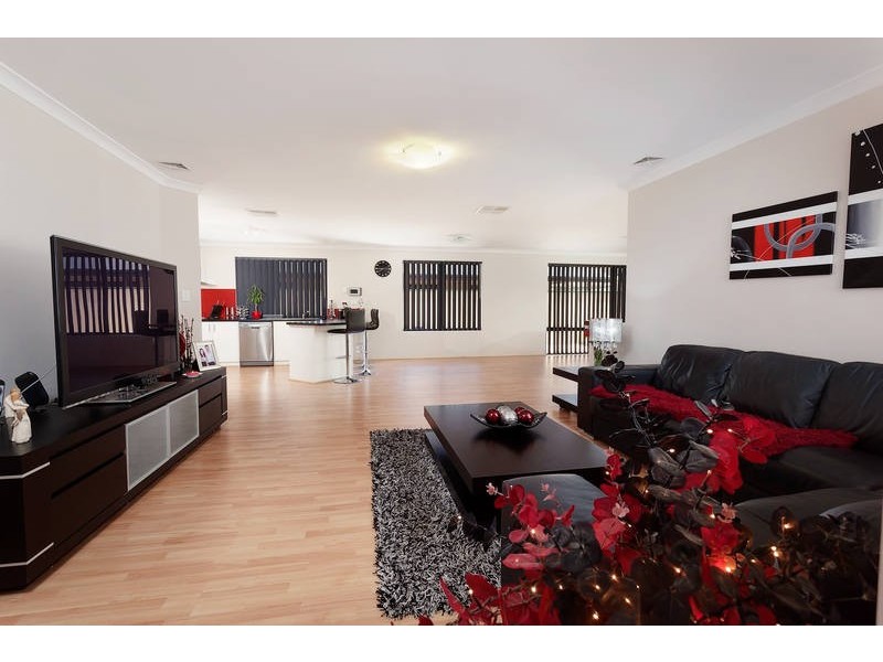 13 Baumea Turn, Hammond Park WA 6164