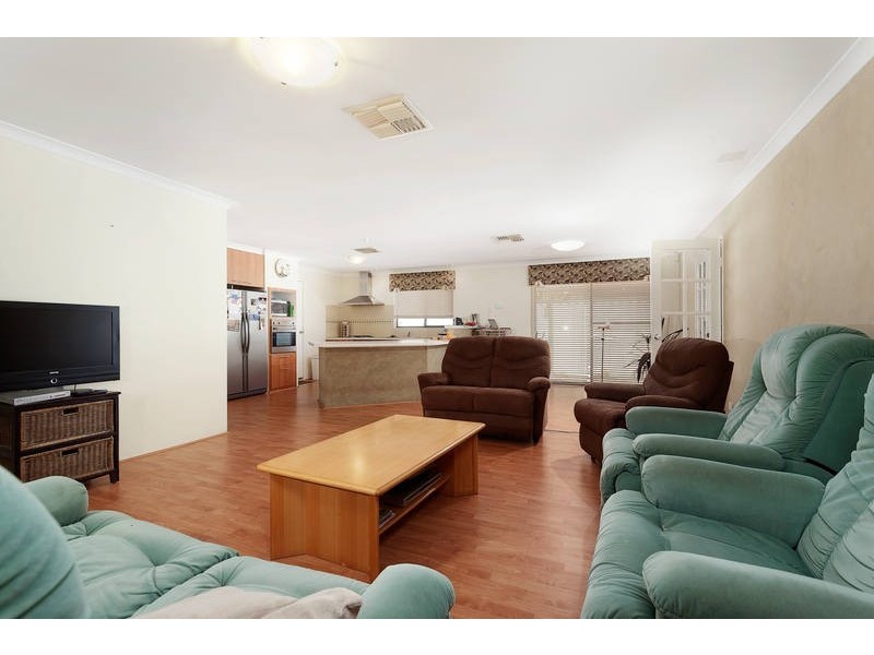 4 Levens Court, Success WA 6164