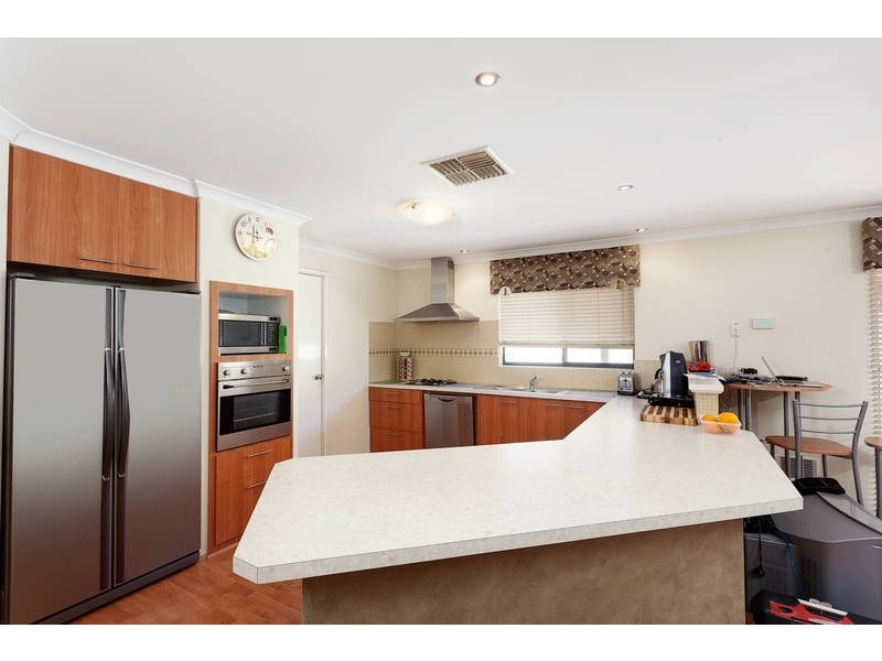 4 Levens Court, Success WA 6164