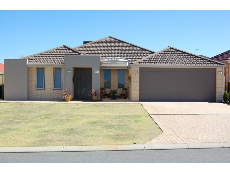 9 Ironbark Terrace, Hammond Park WA 6164