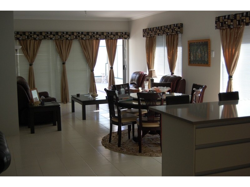 9 Ironbark Terrace, Hammond Park WA 6164