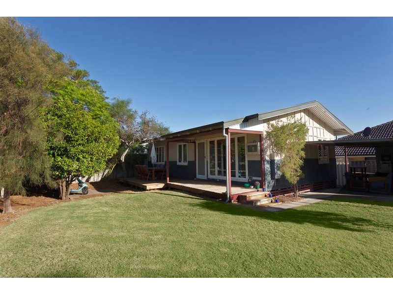 1 Hames Street, Hamilton Hill WA 6163