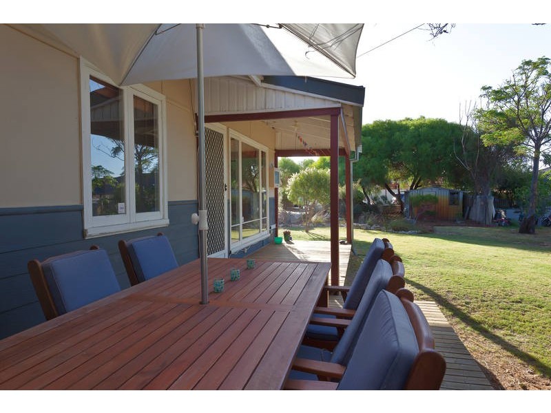 1 Hames Street, Hamilton Hill WA 6163
