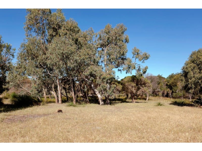 2/15 Bodeman Road, Wandi WA 6167