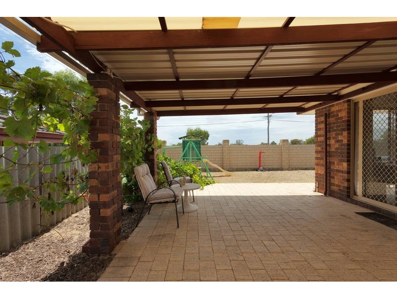 1 Gilchrist Avenue, Bibra Lake WA 6163