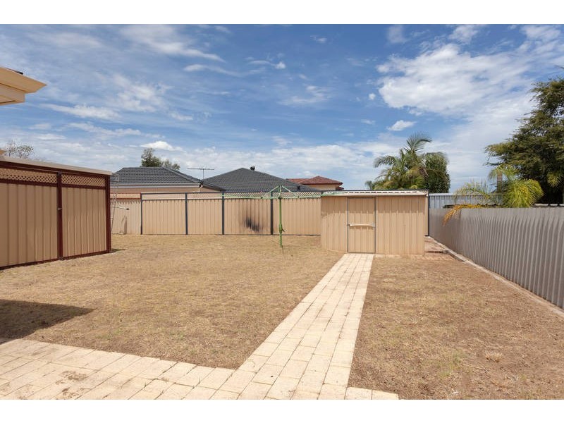 1 Gilchrist Avenue, Bibra Lake WA 6163
