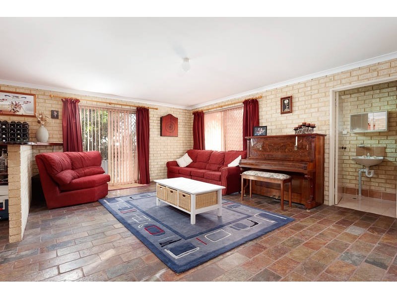 10 Camphor Close, South Lake WA 6164