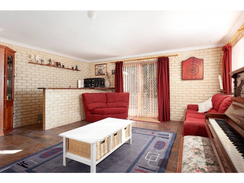 10 Camphor Close, South Lake WA 6164