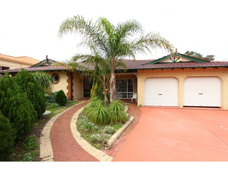 4 Moresby Close, Bibra Lake WA 6163